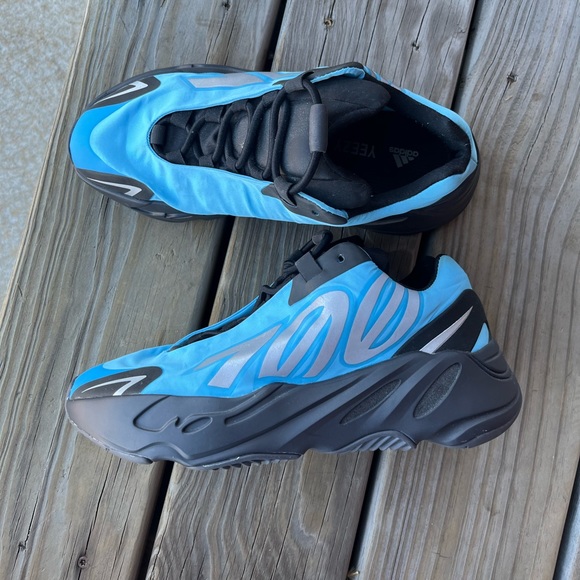 Sneakers Yeezy Ã¡r Yeezy Boost 700 Teal Blue On Feet Yeezy 700